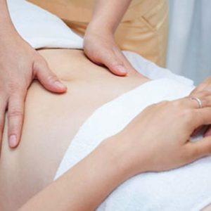 bam-huyet-chua-dau-bung-kinh