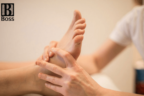 bam-huyet-chua-dau-got-chan-hieu-qua