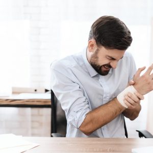 benh-xuong-khop-can-tro-cuoc-song-cua-ban