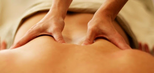 massage lưng cần dùng đủ lực và đúng kỹ thuật